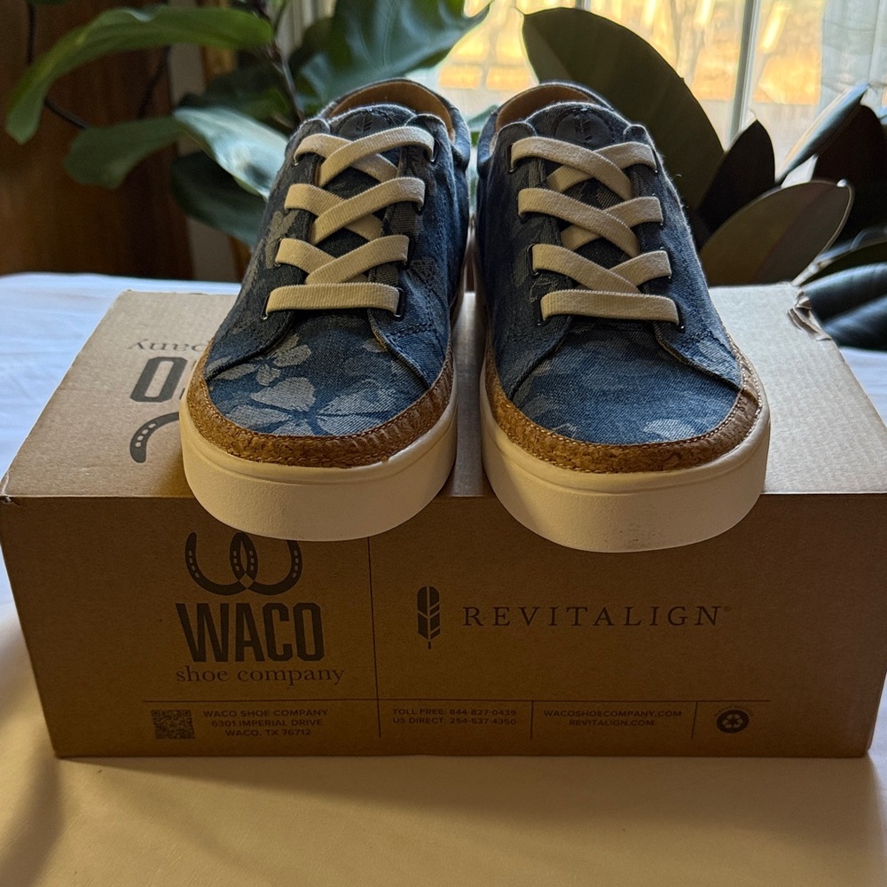 REVITALIGN Women WMNS HERMOSA DENIM FLORAL Blue Sneakers